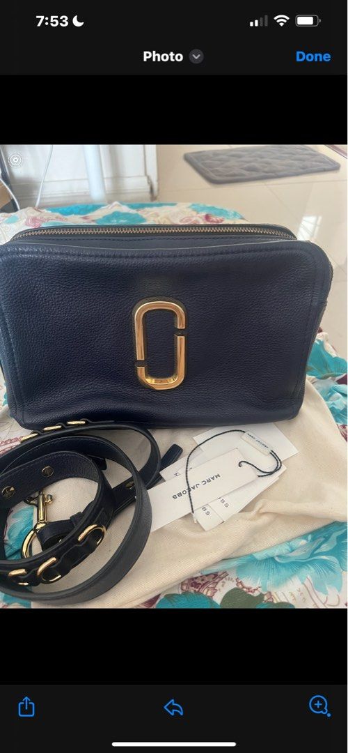 Marc Jacob (Category: Luxury Bags & Wallets) located in Las Pinas. Submitted by snowpluspro (Listing ID 1249833836, Image 1). Description: MJ cross body snapshot 21 Slightly negotiable .