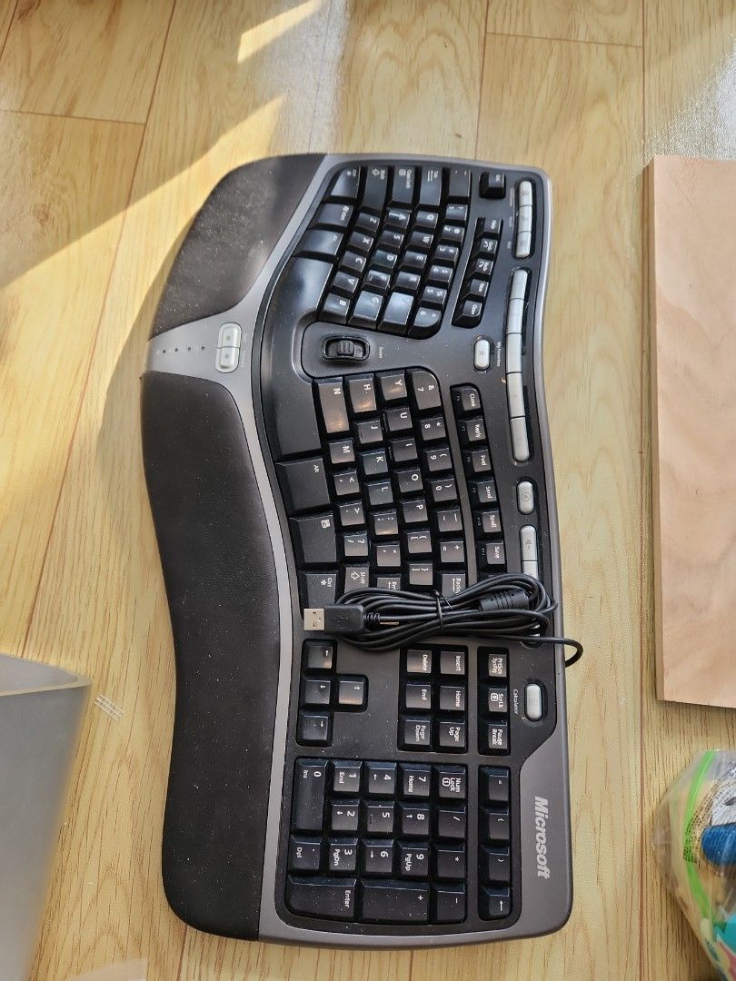 Microsoft Natural Ergonomic Keyboard 4000 for Business Wired 並行輸入 都庁採用  福島県庁採用