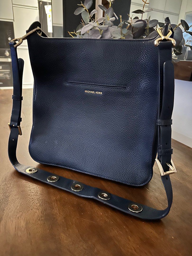 MK LARGE SULLIVAN MESSENGER BAG, Luxury, Bags & Wallets on Carousell