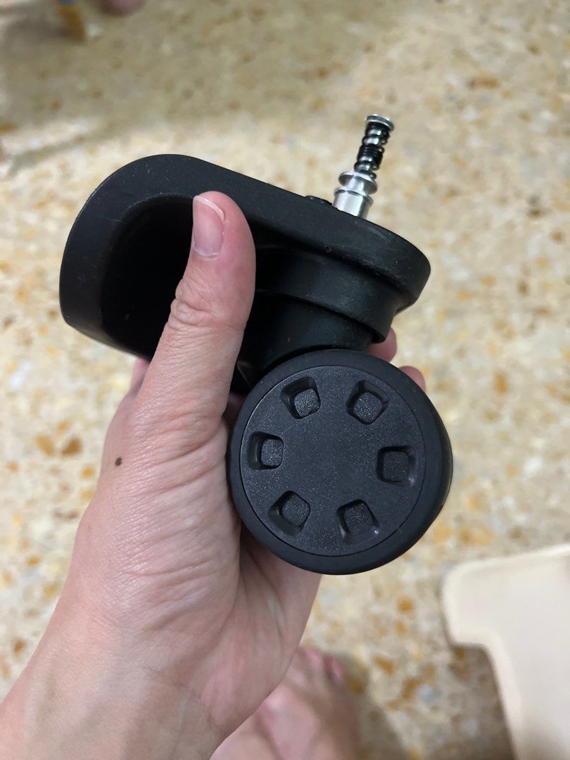 MUJI luggage clustors wheels x4