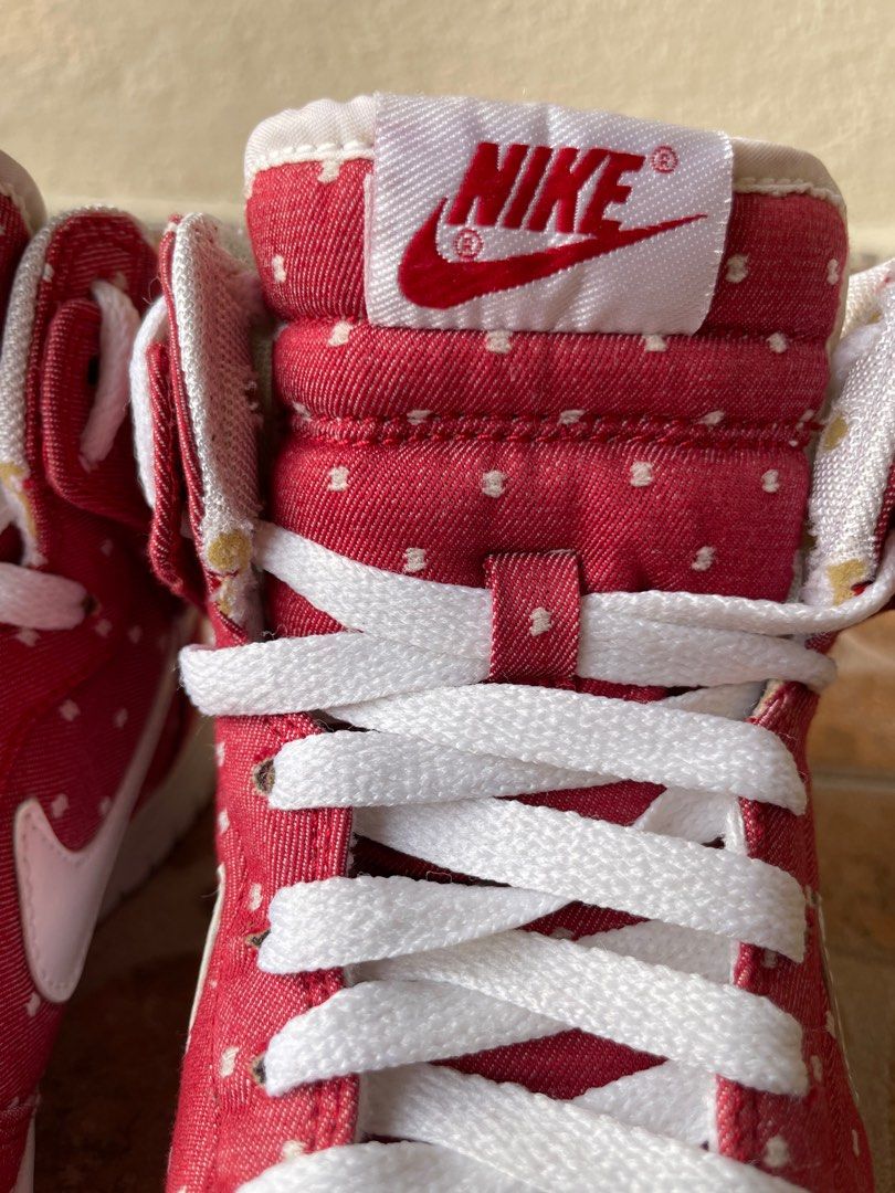 Nike sb dunk high valentine's day store