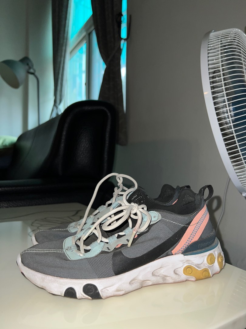 Nike react element 55, 她的時尚, 鞋, 運動鞋在旋轉拍賣