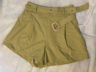 （分類：）位於 。 由 izzy.thrifts_ 提交（商品編號 1249872032，圖片 1）。簡介： 。