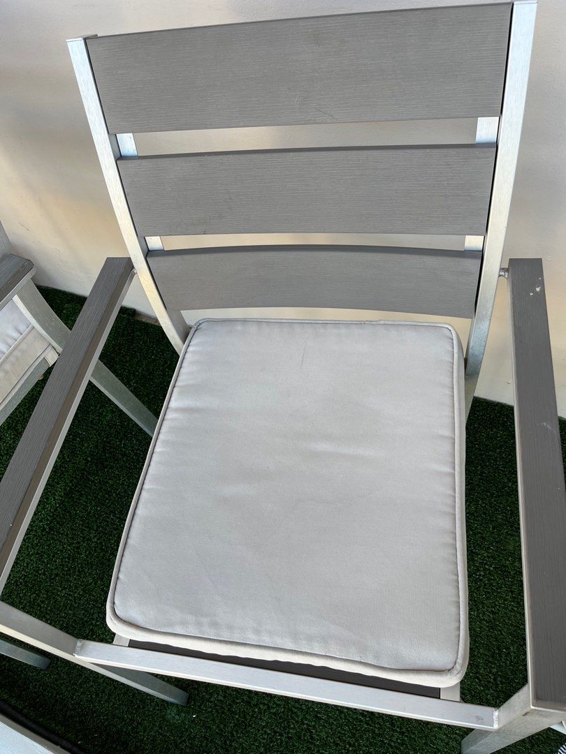 Outdoor table and 6 chairs on Carousell