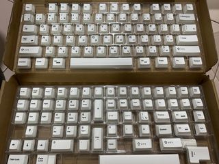 PBT white kuro shiro keycaps