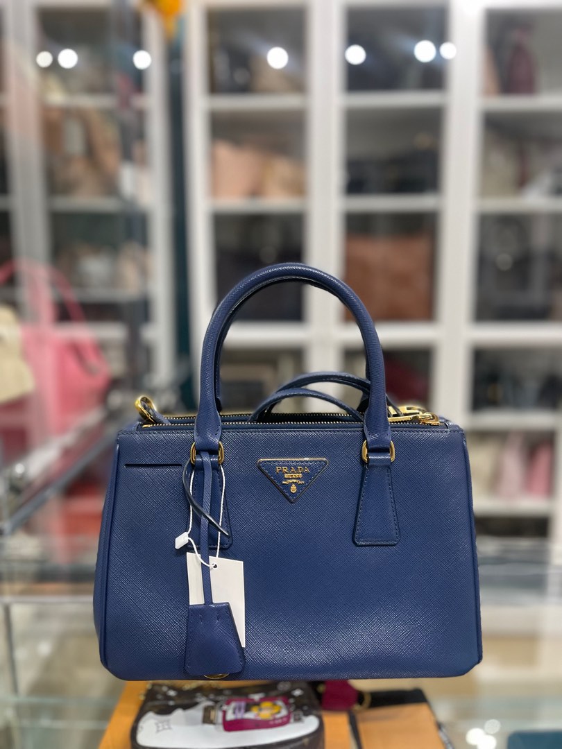 Bag Review: Prada Saffiano Double-Zip Tote (BN2316)