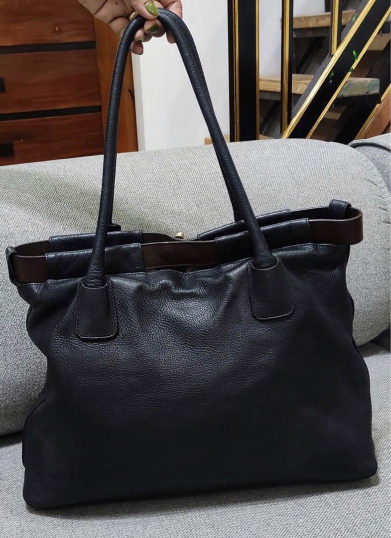 Preloved Furla Shoulder/Tote Bag (Category: Tote Bags) located in Paranaque City. Submitted by jaseanmynjeya (Listing ID 1249820292, Image 2). Description: Large size Authentic Furla.