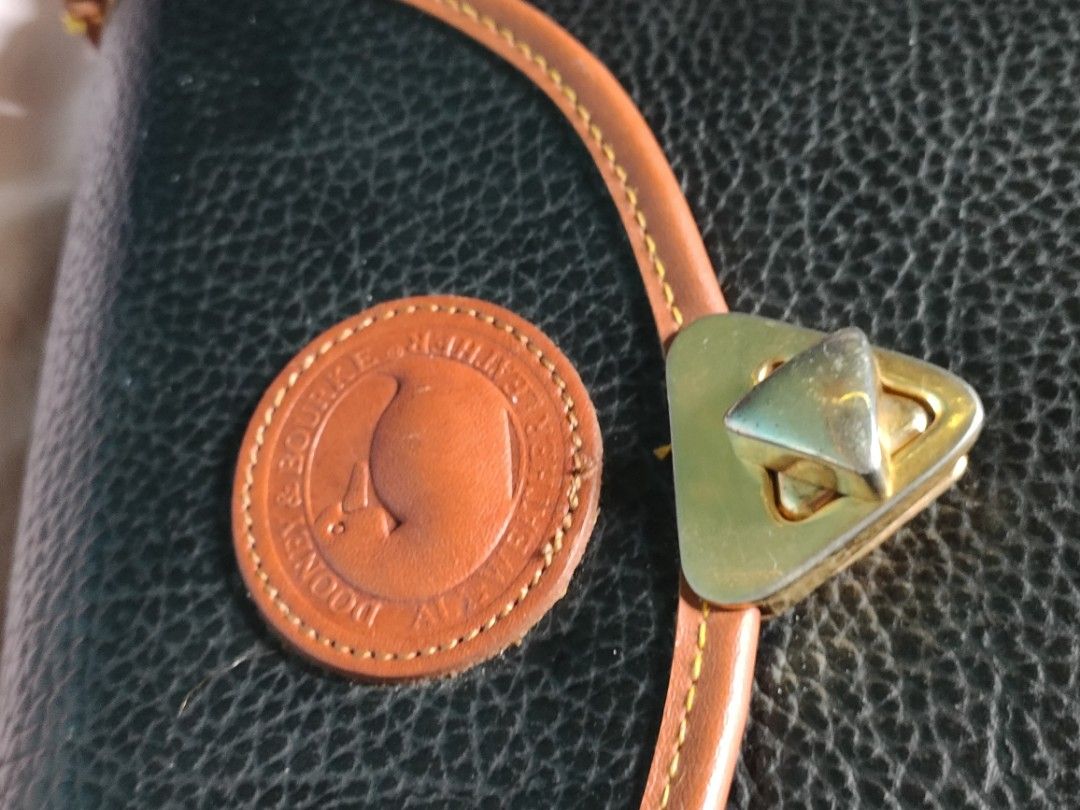 Fake dooney store and bourke logo