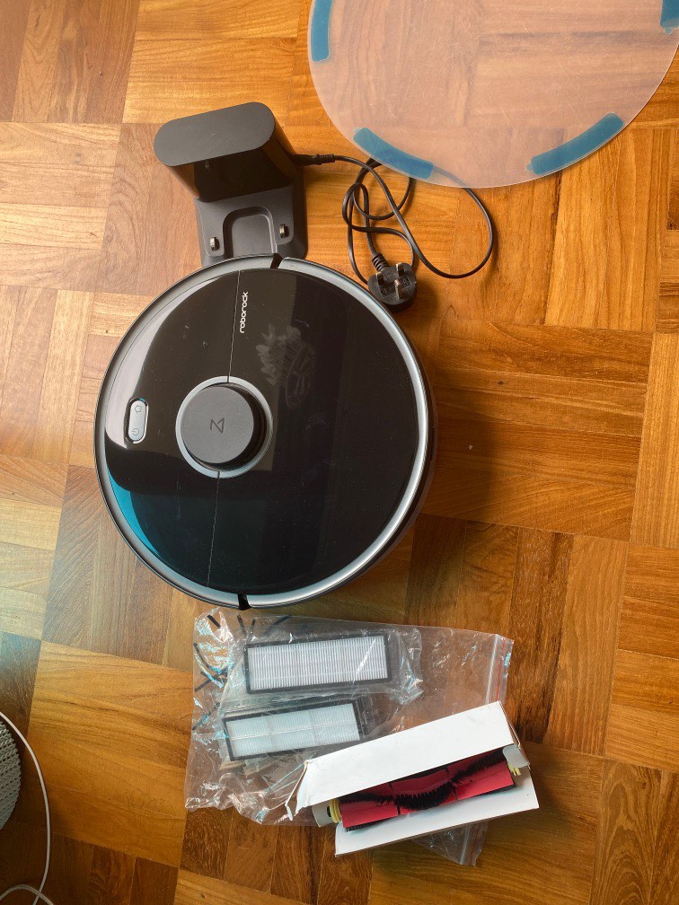 Roborock S5 max with extra accessories and all parts+manual, TV & Home