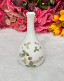 SALE!! Wedgwood Wild Strawberry 5.5” Vase
