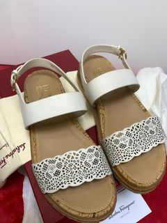 Salvatore Ferragamo 象牙白色皮革涼鞋 7號 sandals