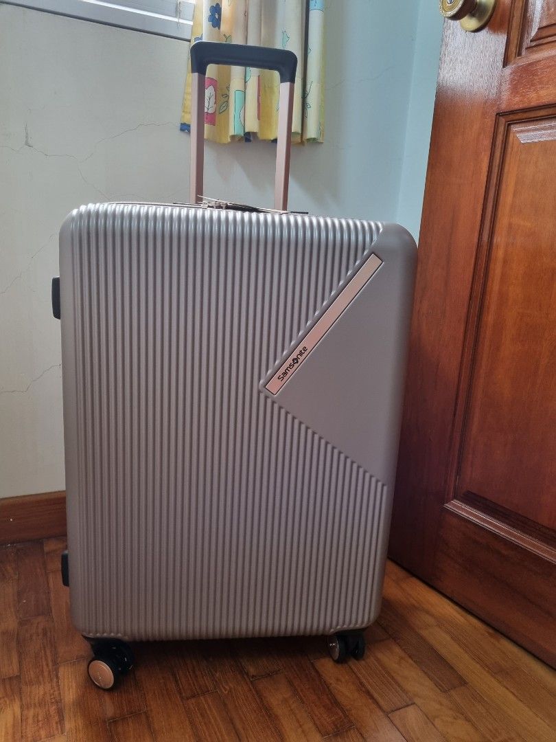 Samsonite Zeltus 69cm travel luggage with inbuilt weigh scale (worth