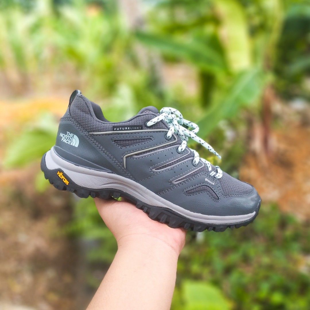 Sepatu running the north face store
