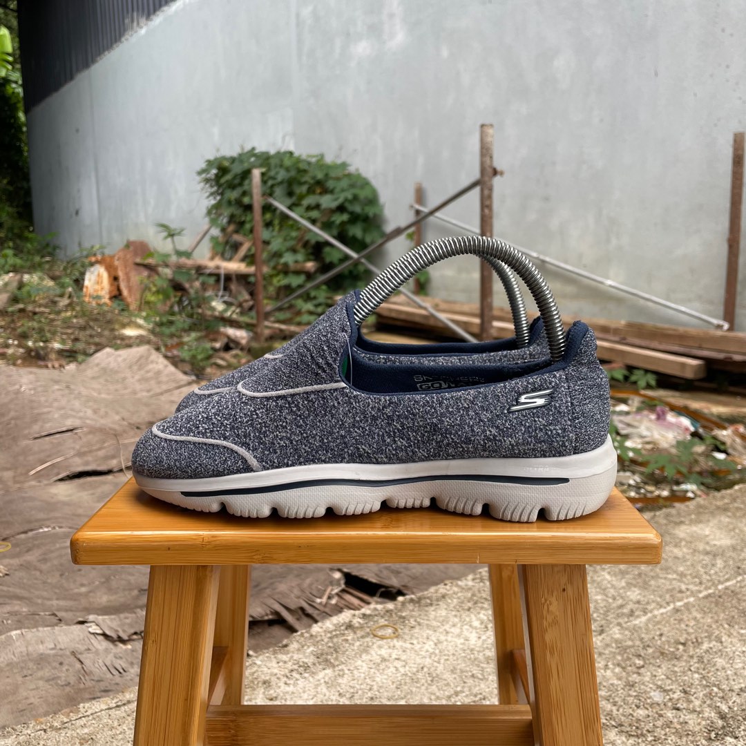 Skechers go walk evolution ultra dedicate top