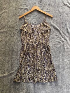 sleeveless dress