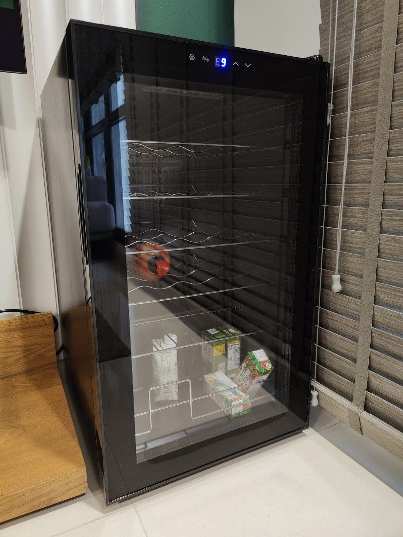 Small wine chiller, TV & Home Appliances, Kitchen Appliances, Wine