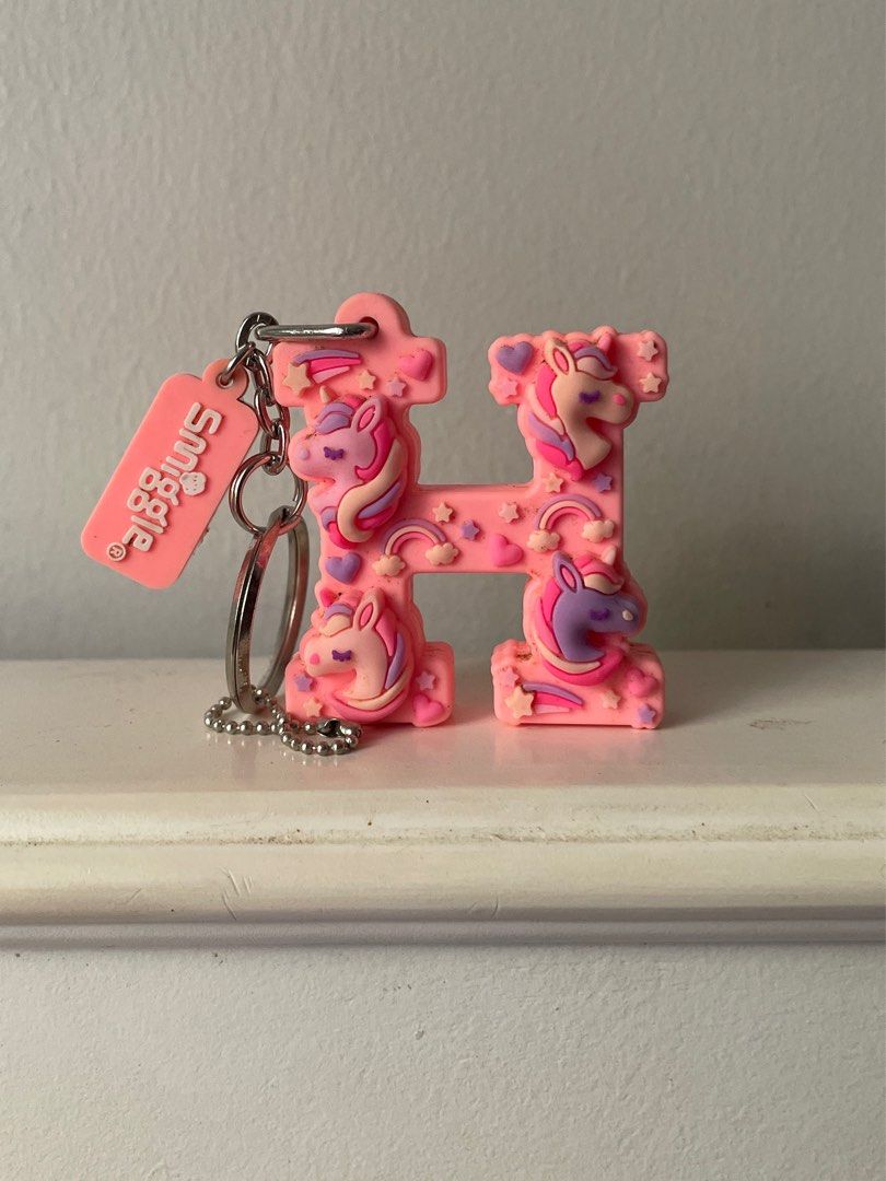 Smiggle letter H keychain on Carousell