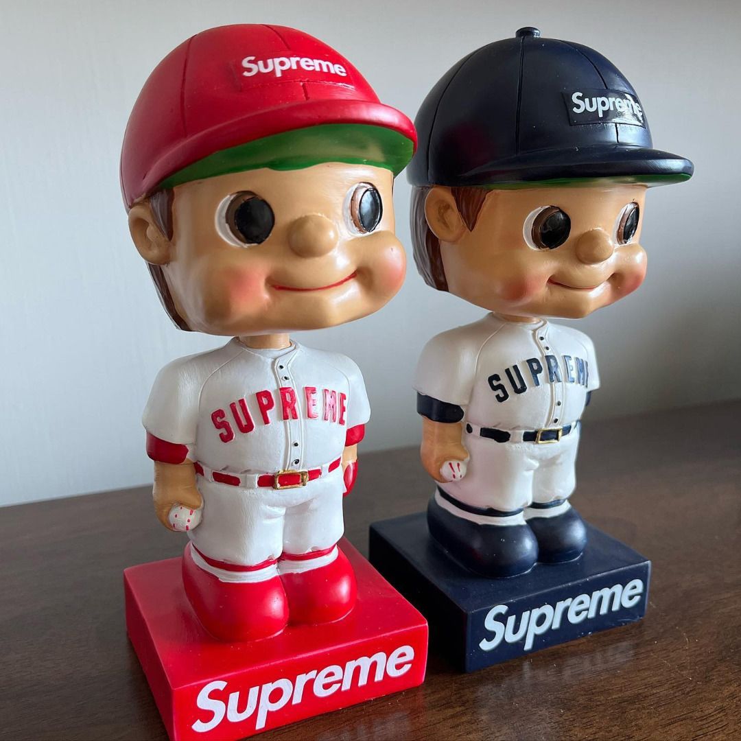 Supreme SS23 Bobblehead Figure 紅藍棒球員搖頭公仔歡迎使用消費券 