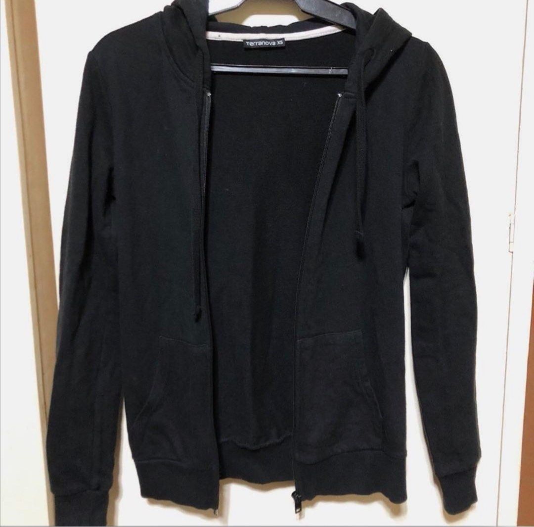 Terranova Hoodie Black Jacket (Category: Coats, Jackets and Outerwear) located in Manila. Submitted by plmarn (Listing ID 1249958526, Image 1). Description: - Meron pong parang reddish na part sa likod pero di naman po halata since color black po ito - please see last photo - May nagtatanong kasi kung overrun, dito ko na po sagutin na no.. Original po pasalubong ito from Dubai RFS: Maglilipat po kaya nagbabawas ng gamit .