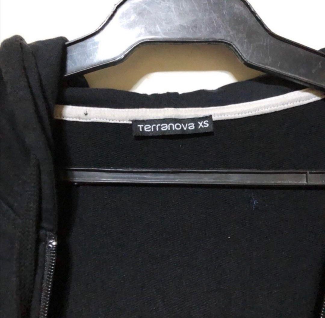 Terranova Hoodie Black Jacket (Category: Coats, Jackets and Outerwear) located in Manila. Submitted by plmarn (Listing ID 1249958526, Image 2). Description: - Meron pong parang reddish na part sa likod pero di naman po halata since color black po ito - please see last photo - May nagtatanong kasi kung overrun, dito ko na po sagutin na no.. Original po pasalubong ito from Dubai RFS: Maglilipat po kaya nagbabawas ng gamit .
