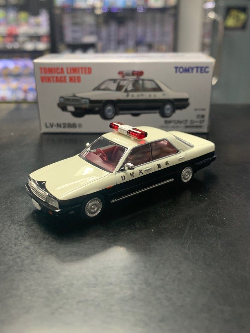 Tomica Limited Vintage Neo: LV-N288a - Nissan Cedric Cima Patrol