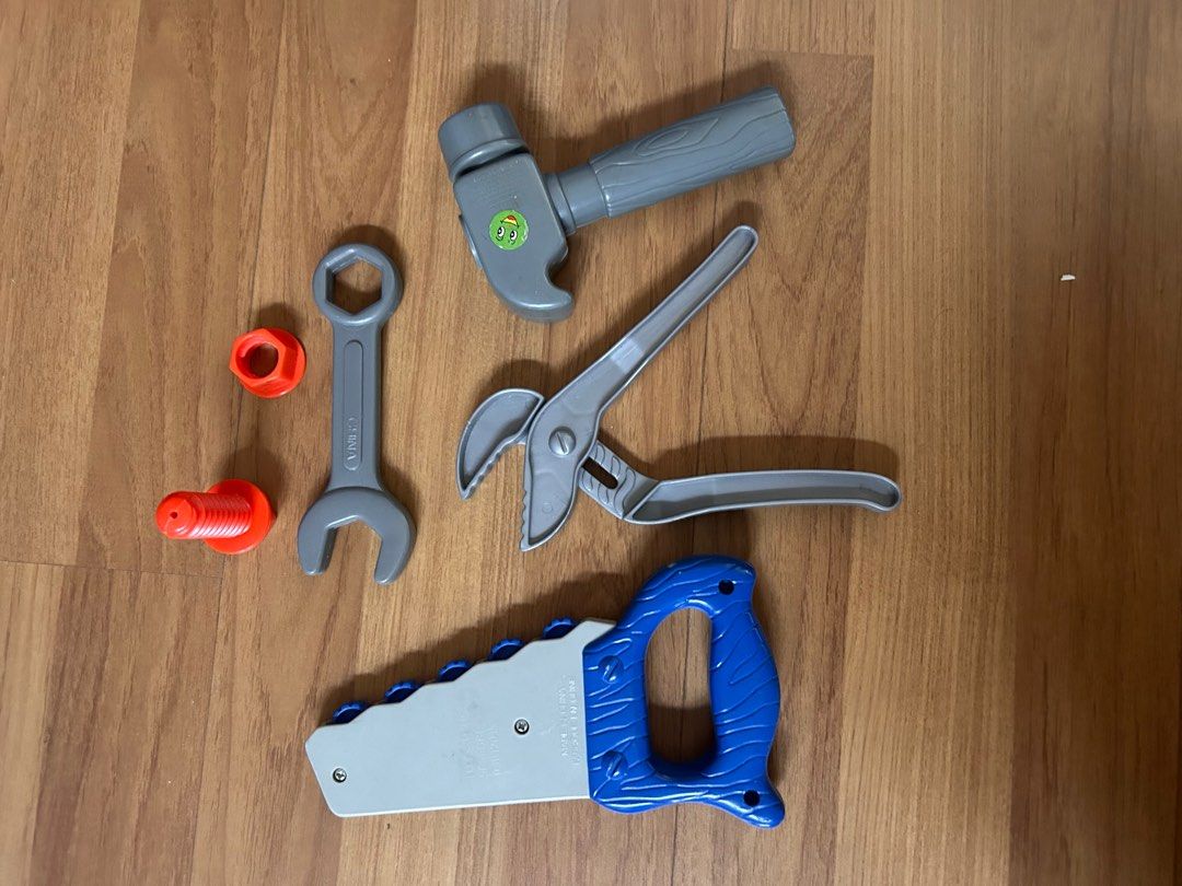 Toys r Us tool set