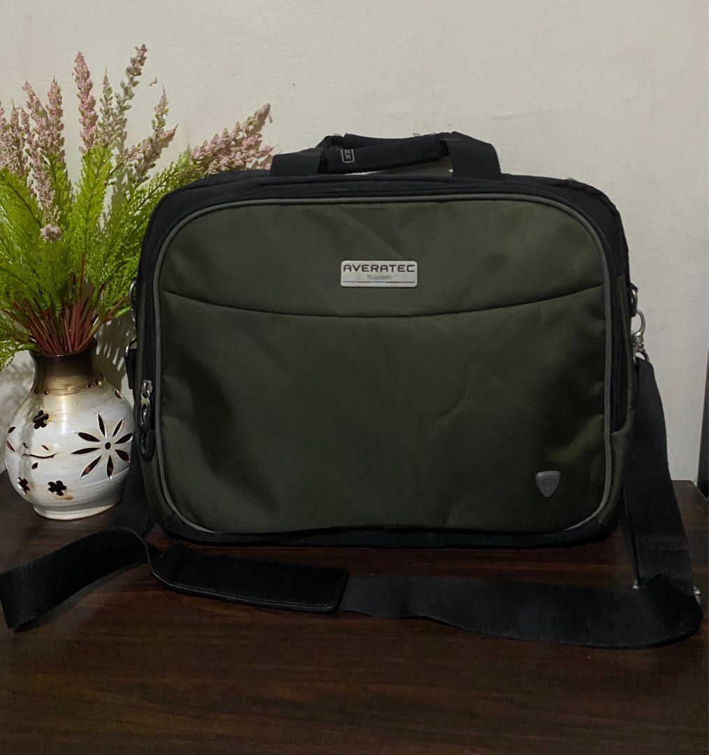 Two-Way Averatec Laptop Bag (Category: Laptop Bags & Sleeves) located in Legazpi City. Submitted by wearablefinds (Listing ID 1249815471, Image 1). Description: Brand: Averatec Dimensions: 16x12.5x5” Will pass new No flaws Zipper closure With 2 compartments Thick cushion Light weight Excellent quality Very durable and nice in actual Check photos for details .