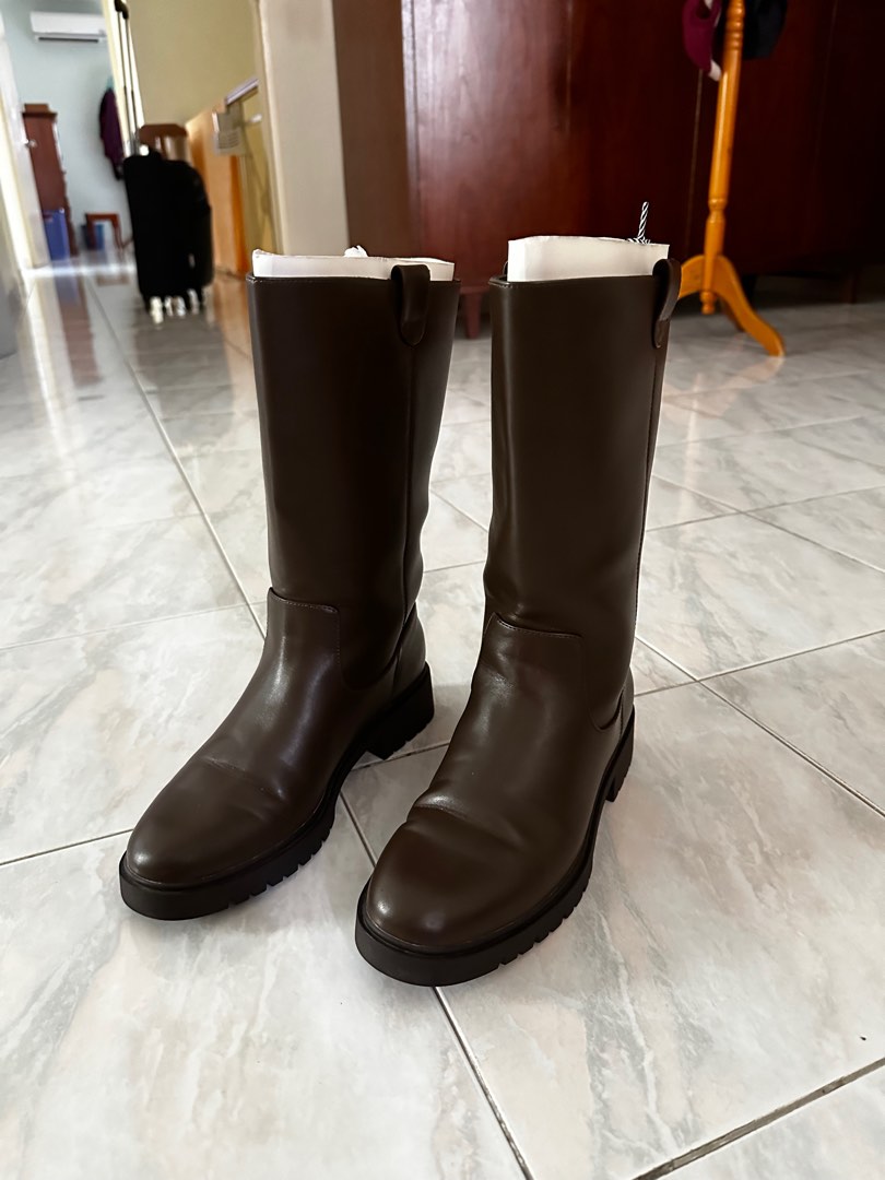 Uniqlo Boots, Women's Fashion, Footwear, Boots on Carousell