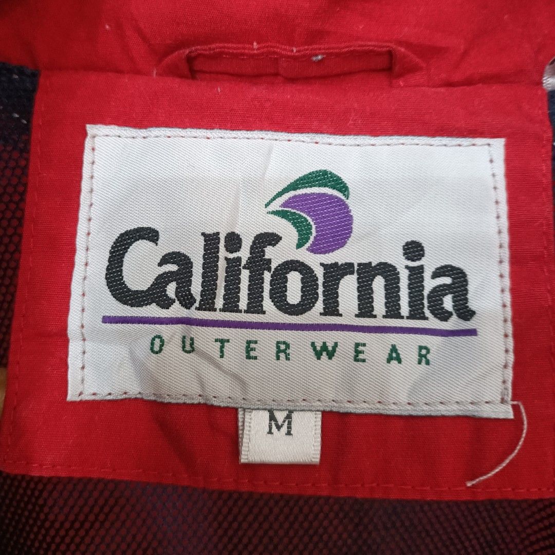 Valvoline California Outerwear Windbreaker (Category: Coats, Jackets and Outerwear) located in Pasig City. Submitted by ichronicshop (Listing ID 1249939867, Image 3). Description: Valvoline California Outerwear Windbreaker Used, but in good condition Size: Medium ₱75O 0NLY ‼️ 📌Payment: Bank transfer, GCash, Cash. 📌Location: Rosario, Pasig City 📌Can ship nationwide add SF. 🚚 🛵 ☝🏼.