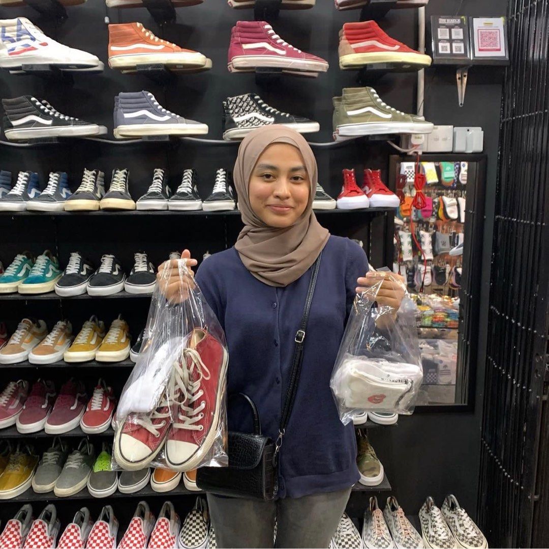 Vans store di online bogor