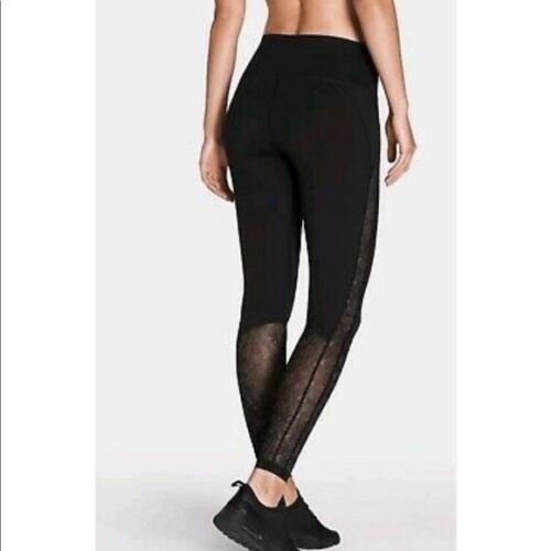 Victoria's Secret Knockout By Victoria Sport Cropped Leggings XS, Women's  Fashion, Activewear on Carousell