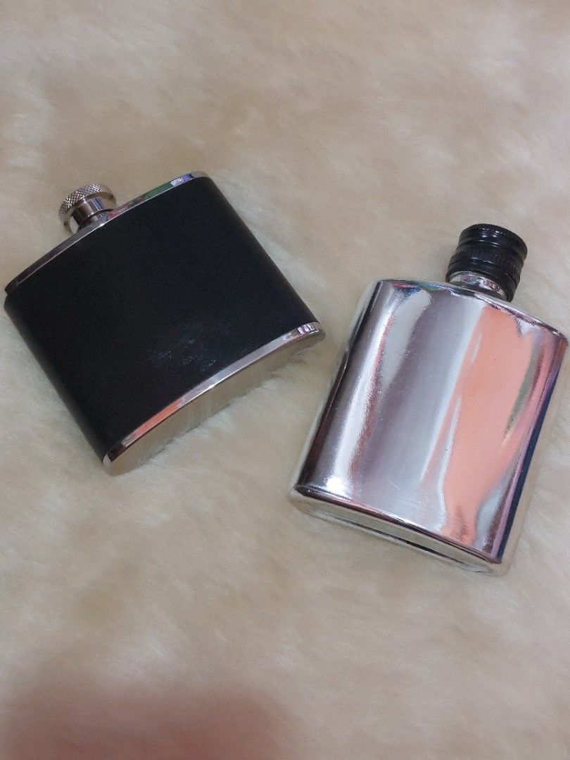 Wine Flask Bottle (Category: Water Bottles & Tumblers) located in Muntinlupa City. Submitted by sakurambo_des (Listing ID 1249979435, Image 1). Description: BUNDLE Japan Wine Flask Bottle 2PCS In very good condition 550 only.