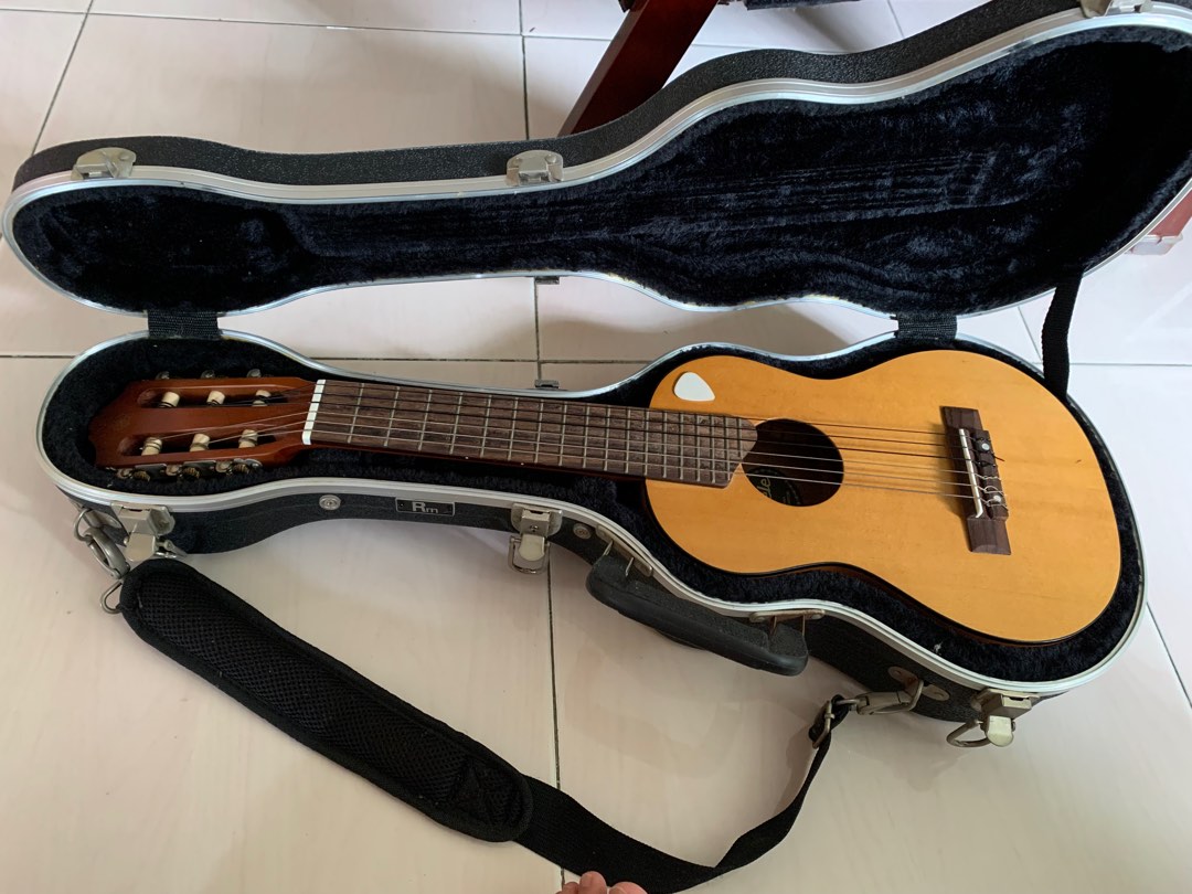 Yamaha Guitarlele hard case stand