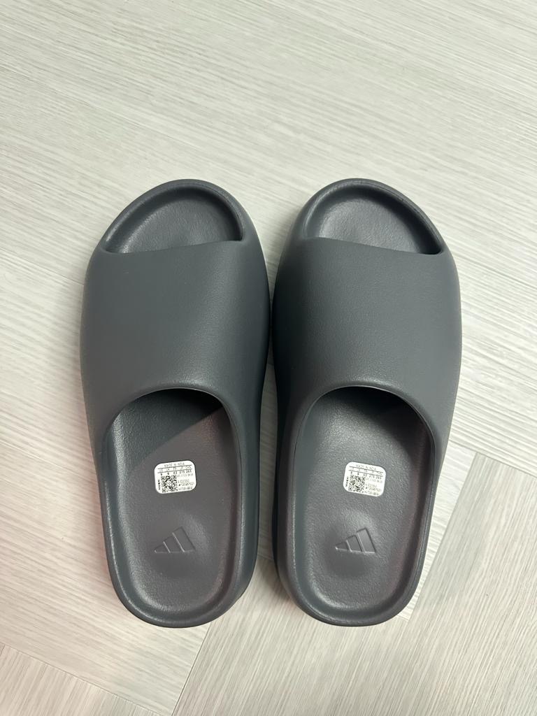 yeezy flipflops