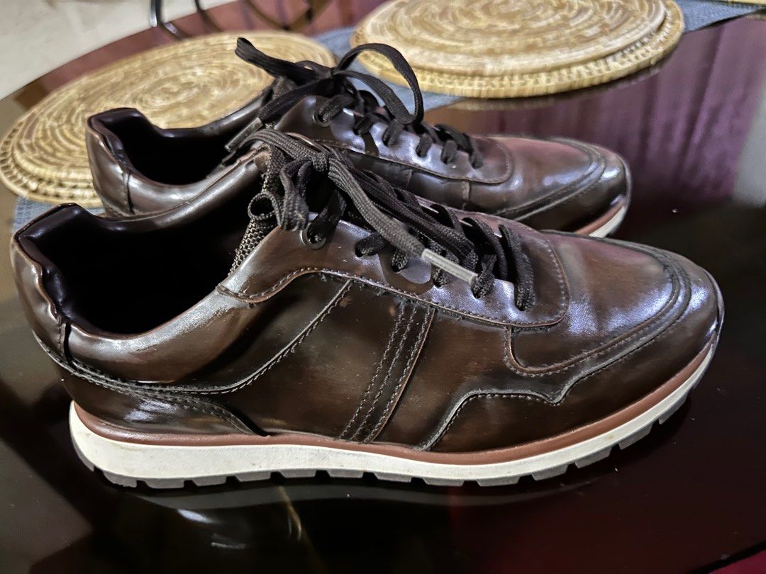 Zara Man Leather Sneakers (Category: Sneakers) located in Cebu City. Submitted by kenzo0904 (Listing ID 1249968956, Image 1). Description: Zara Man Leather Sneakers.
