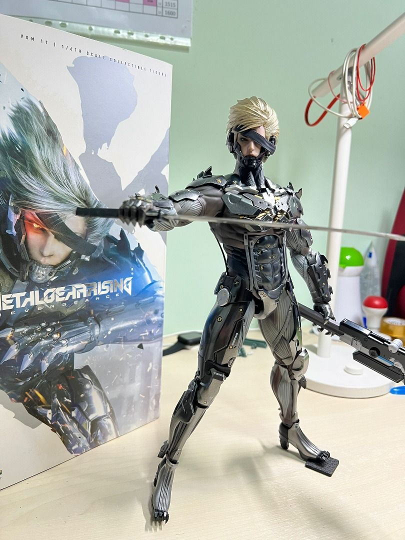 Hot Toys Metal Gear Rising: Revengeance - Raiden VGM17 ( Regular Edition)