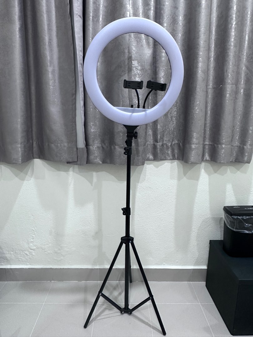 Big Ring Light for Studio like, Photography, Photography Accessories,  Lighting & Studio Equipment on Carousell