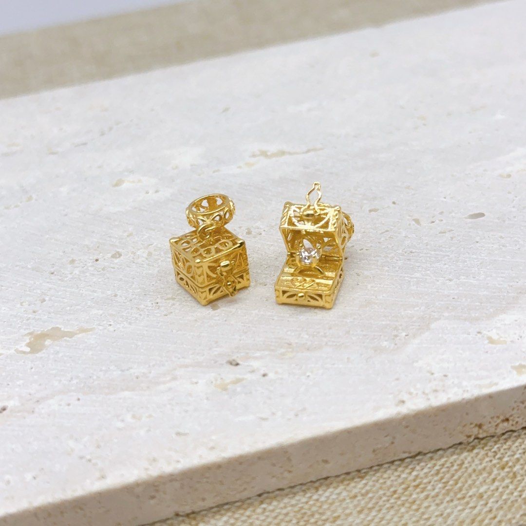 Gold sales box pendant