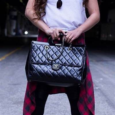 換袋優先🈹 有單Chanel CC shopping Delivery Tote Bag Black classic 黑色袋, 名牌, 手袋及銀包-  Carousell