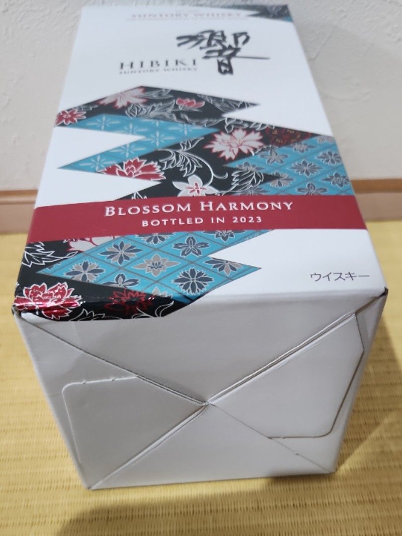有瑕疵特價出售日本Suntory 三得利響BLOSSOM Harmony 2023 威士忌盒