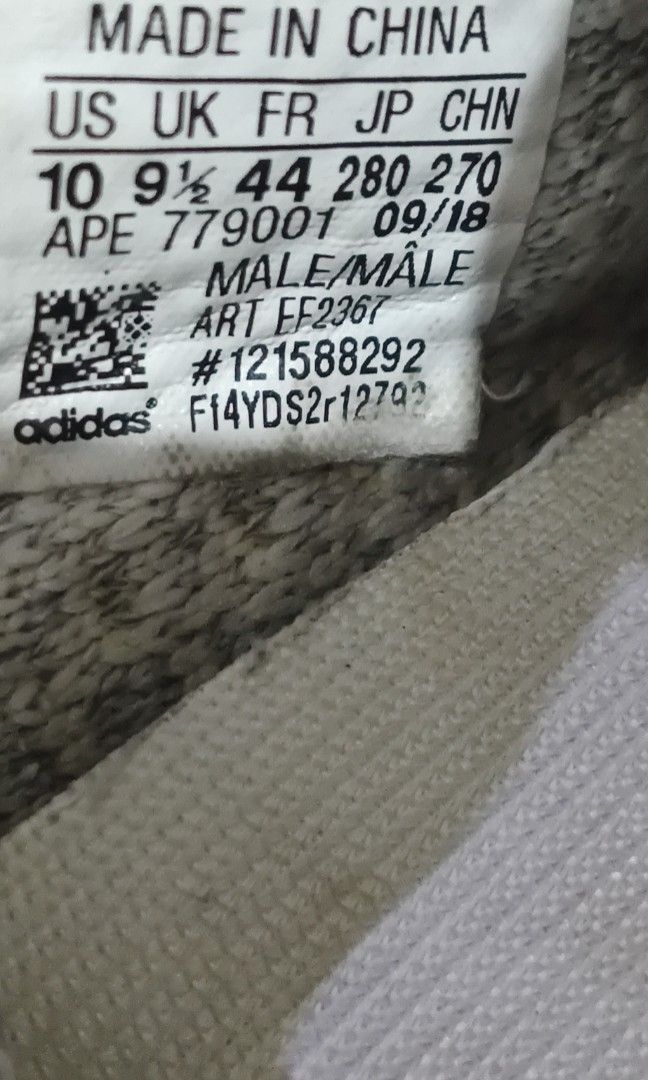 Adidas Yeezy size 44, Fesyen Pria, Sepatu , Sneakers di Carousell