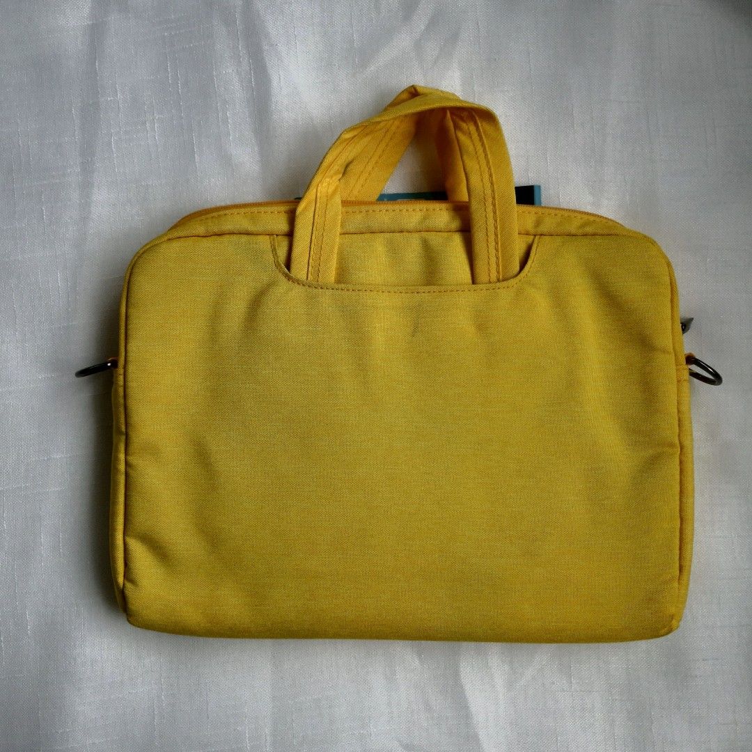 ASUS EOS Laptop Carry Bag 16" (Category: Laptops & Notebooks) located in Marikina City. Submitted by dual_time (Listing ID 1246595316, Image 3). Description: ASUS Laptop Carry Bag for EOS Notebook Fits up to 12-16" laptop Cushioned laptop compartment Slim With shoulder and sleeve carry function Water resistant fabric php1000 negotiable.