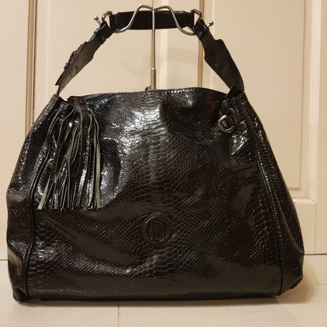 Authentic Bags (Category: Luxury Bags & Wallets) located in Manila. Submitted by geecollection01 (Listing ID 1246567151, Image 1). Description: BEAUTIFUL Laurel bag in black python patent leather. Black Zip fastening. Interior pocket with zipper and pockets for objects. Condition: Very good condition Measurement: Width: 17.3 in Height: 11.8 in Depth: 7.1 in.