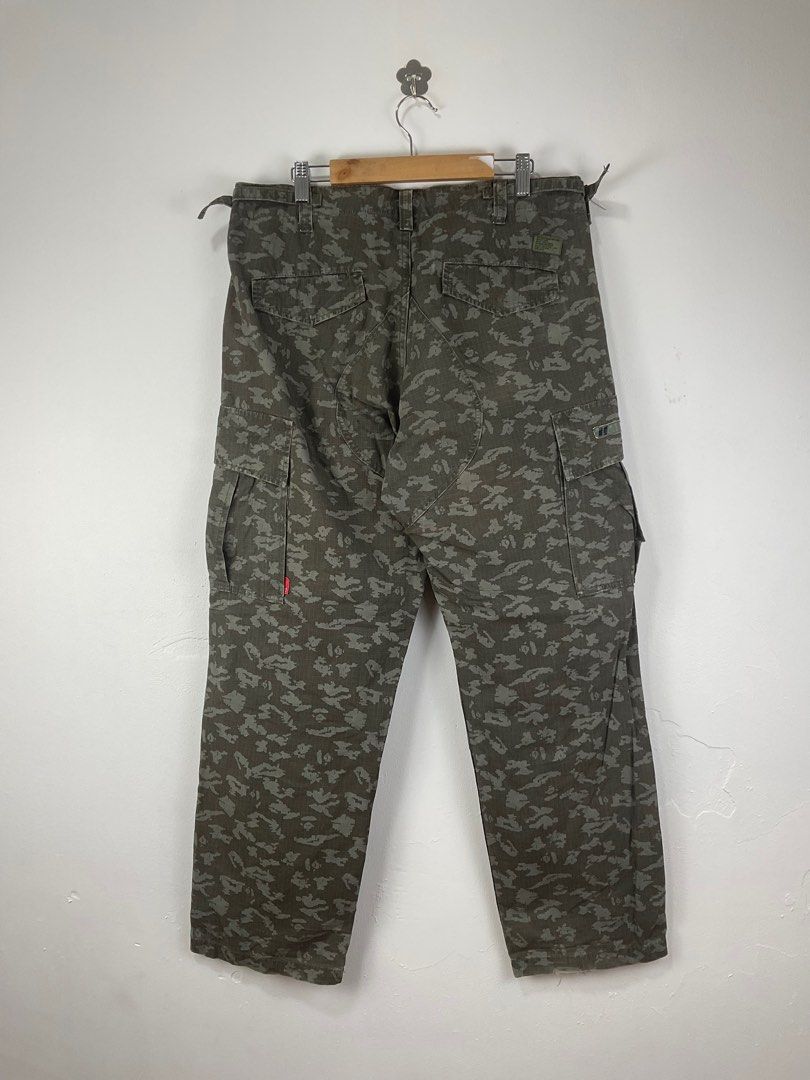 Bape x Wtaps Digi Camo Cargo Pants (Category: Chinos) located in Paranaque City. Submitted by _baclarancartel (Listing ID 1246718478, Image 2). Description: Bape x Wtaps Digi Camo Cargo Pants Sz Medium fits 34 Check measurements 8.5/10 Condition Waist: 17 Inseam: 30 Leg Opening: 9 Front Rise: 11 Thigh: 13.5 Knee: 11.5.