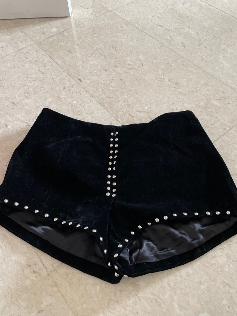 Nice top black shorts