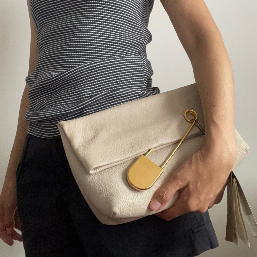 Burberry pin clutch top