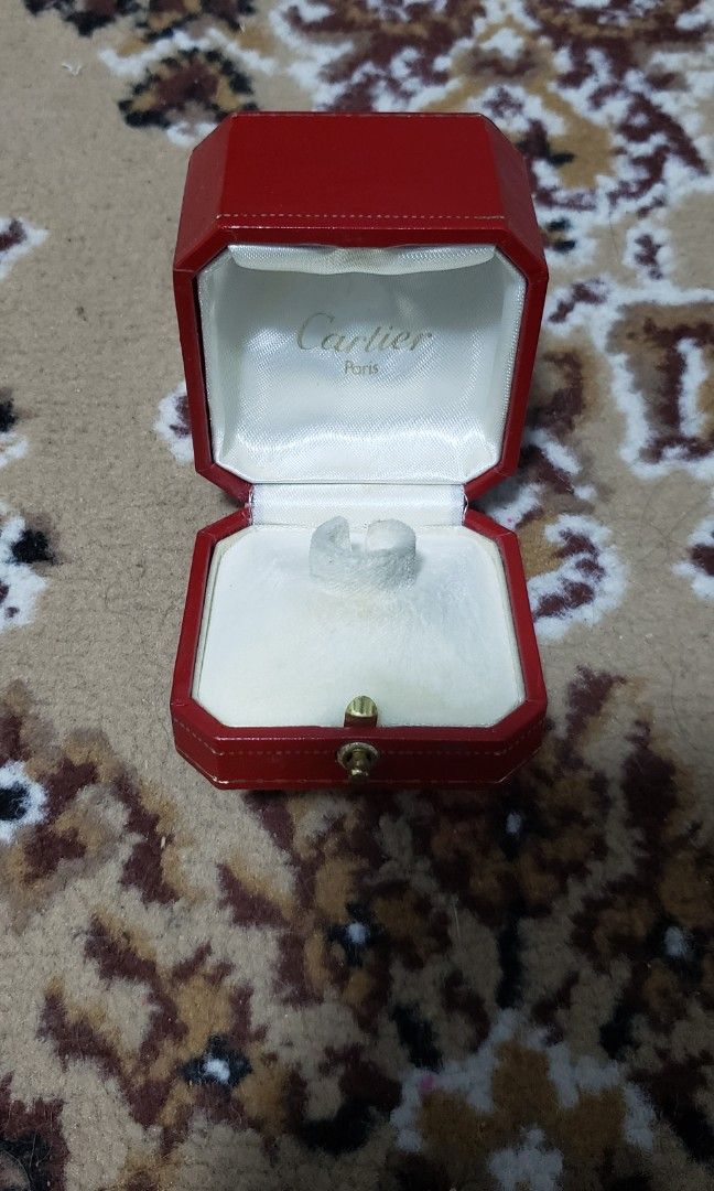 Cartier (Category: Luxury Accessories) located in Manila. Submitted by mistej (Listing ID 1246729149, Image 3). Description: authentic cartier ring box japan thrifted exelent condition.