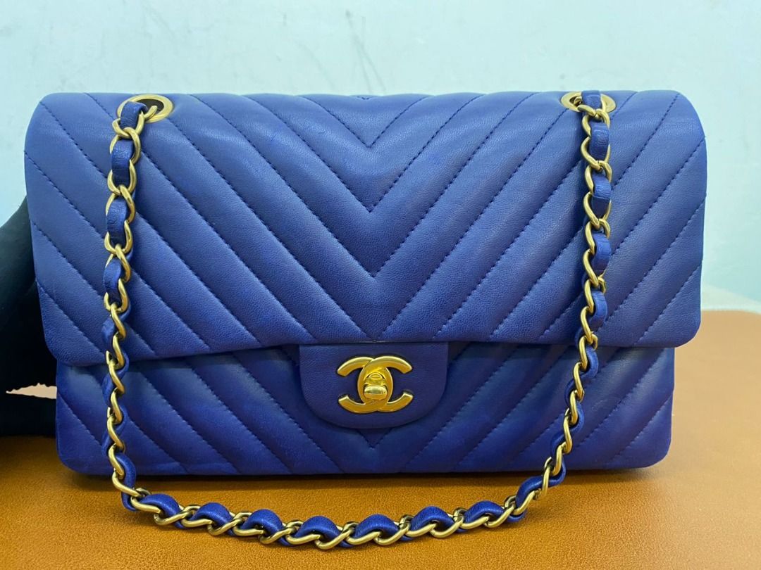 CHANEL CLASSIC DOUBLE FLAP MEDIUM BLUE CHEVRON BLUE LAMBSKIN LEATHER GHW,  Luxury, Bags & Wallets on Carousell