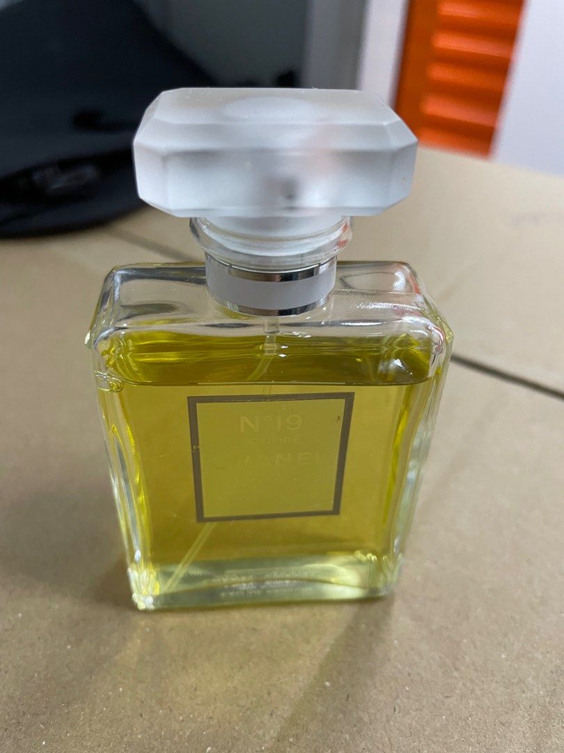 Chanel 19 poudre tester store