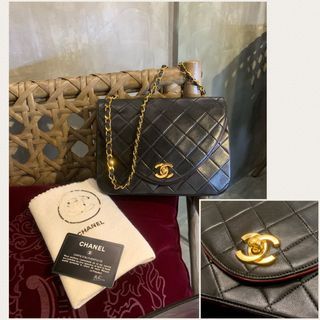 Chanel Vintage Red line 22cm Half Moon Flap Bag In Black Lambskin Diamond  Quilted With 24k CC 黑色梯形胖子菱格紋半月翻蓋包